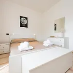 Guesthost - Lovely Flat 100m From Sea With Terrace Apartmán *