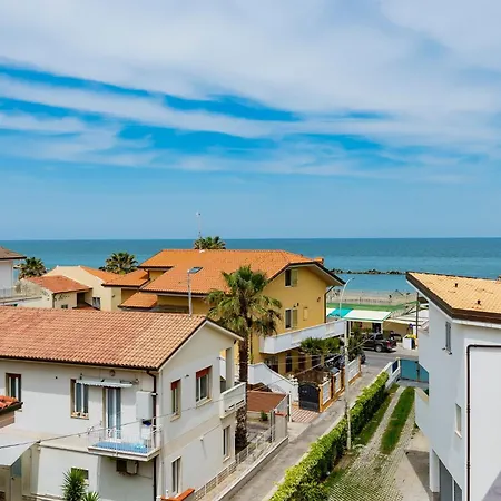 Guesthost - Lovely Flat 100m From Sea With Terrace