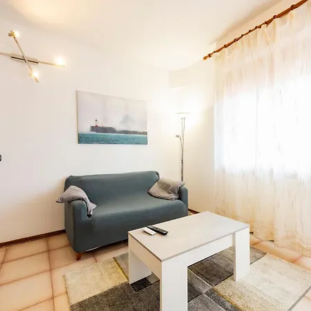 Guesthost - Lovely Flat 100m From Sea With Terrace