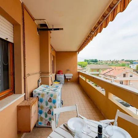 Guesthost - Lovely Flat 100m From Sea With Terrace شقة