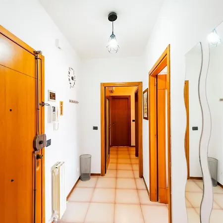 Guesthost - Lovely Flat 100m From Sea With Terrace شقة