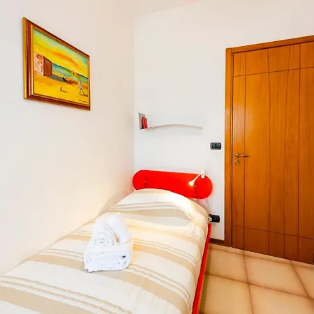 Apartment Guesthost - Lovely Flat 100m From Sea With Terrace