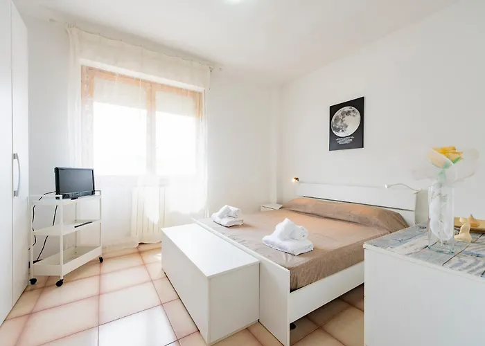 Guesthost - Lovely Flat 100m From Sea With Terrace * フランカヴィッラ・アル・マーレ