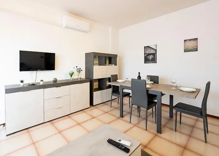 アパート Guesthost - Lovely Flat 100m From Sea With Terrace