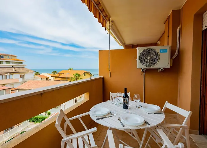 Guesthost - Lovely Flat 100m From Sea With Terrace フランカヴィッラ・アル・マーレ