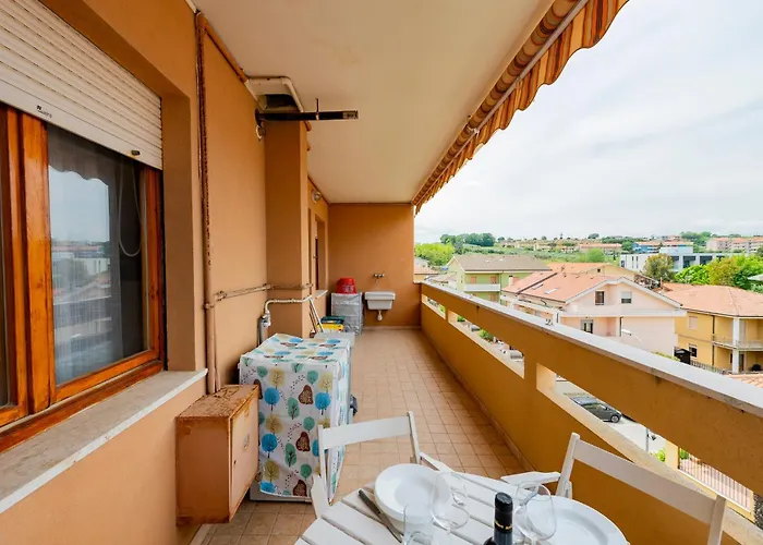 Guesthost - Lovely Flat 100m From Sea With Terrace アパート