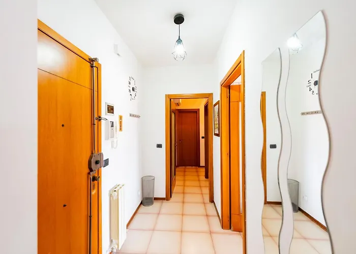 Guesthost - Lovely Flat 100m From Sea With Terrace アパート